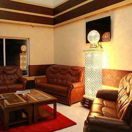 ホテルThachaparambil Residency Alappuzha エクステリア 写真