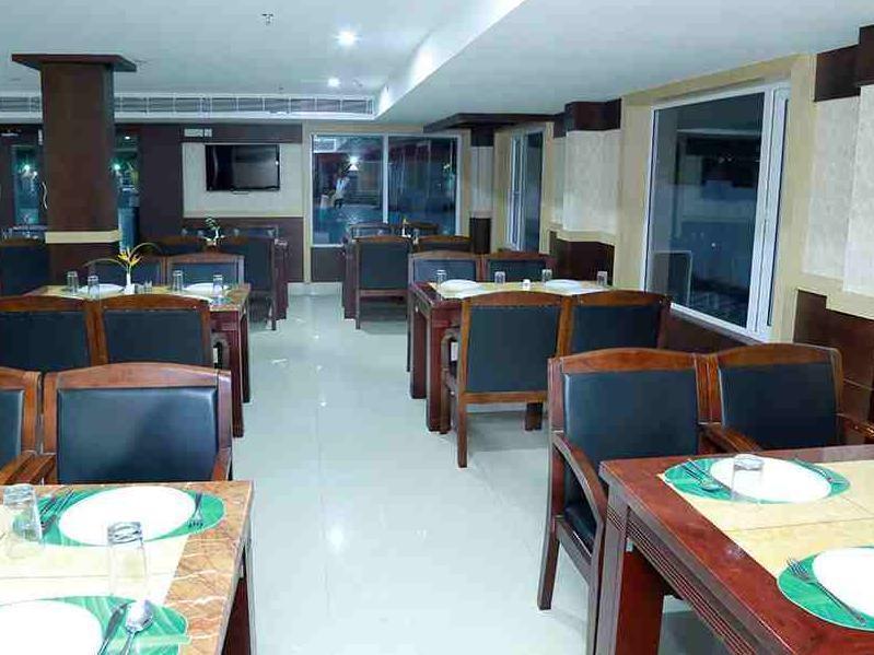ホテルThachaparambil Residency Alappuzha エクステリア 写真