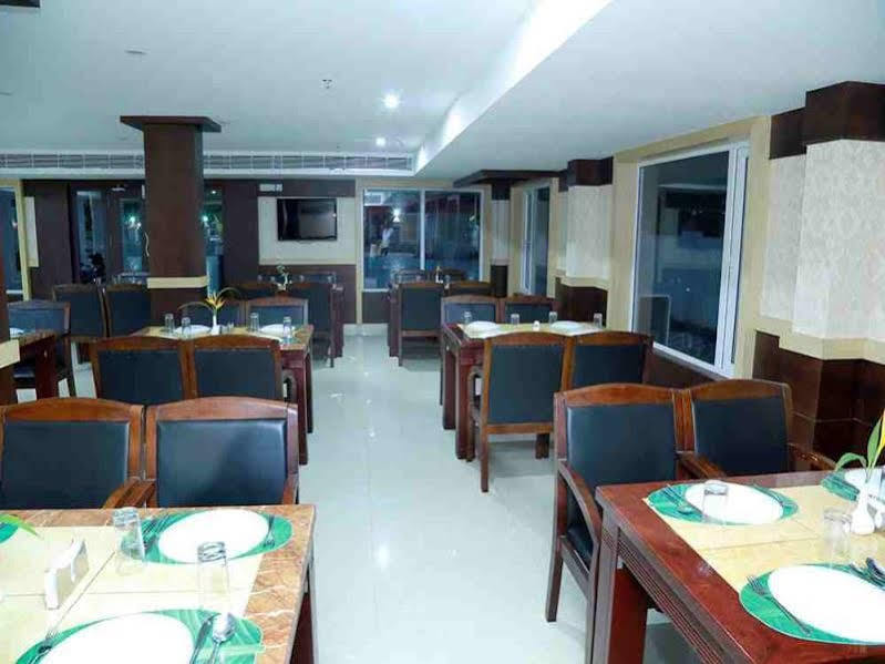 ホテルThachaparambil Residency Alappuzha エクステリア 写真